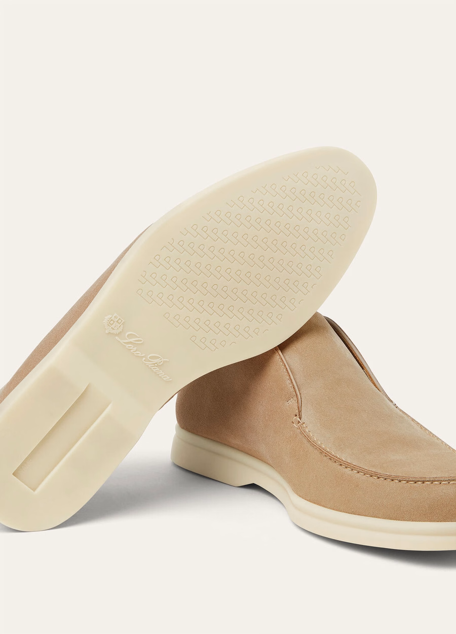 Botas de cano curto Open Walk em camurça cor areia