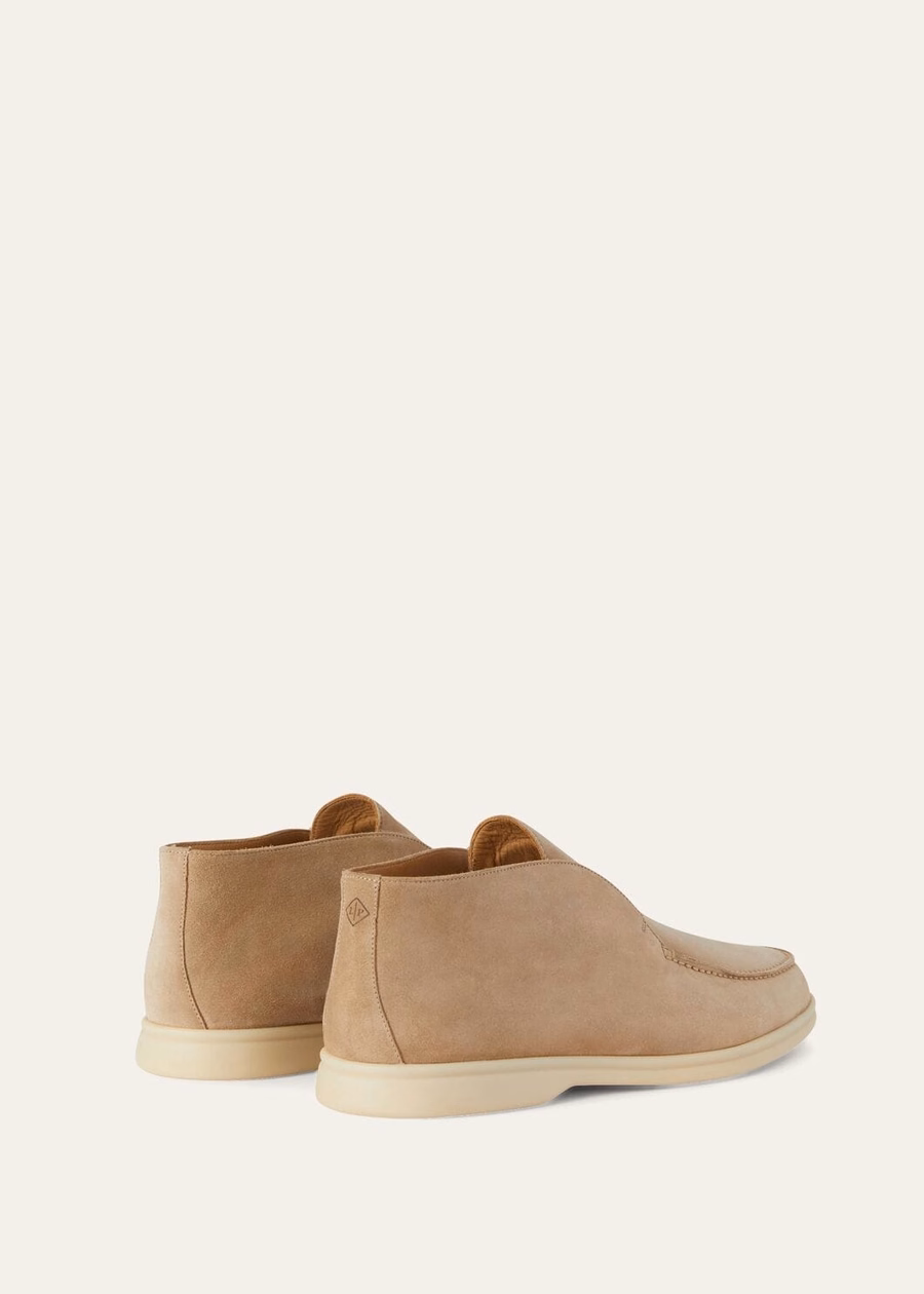 Botas de cano curto Open Walk em camurça cor areia
