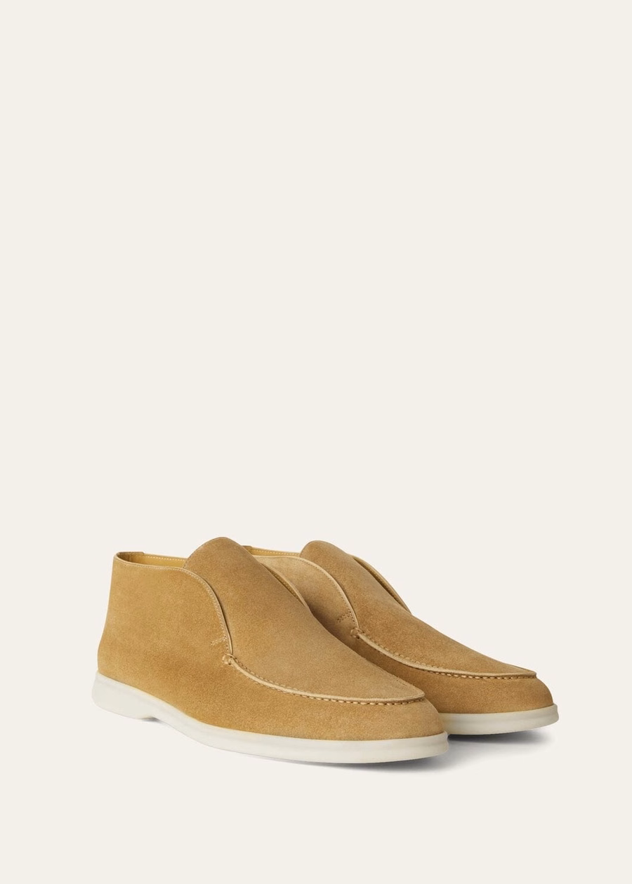 Botas de cano curto Open Walk em camurça, cor cinza claro.