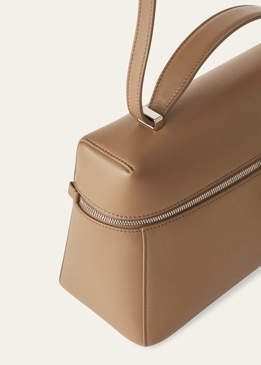 Bolsa adicional L27 em pele de vitelo quente com textura de mástique/prata antiga
