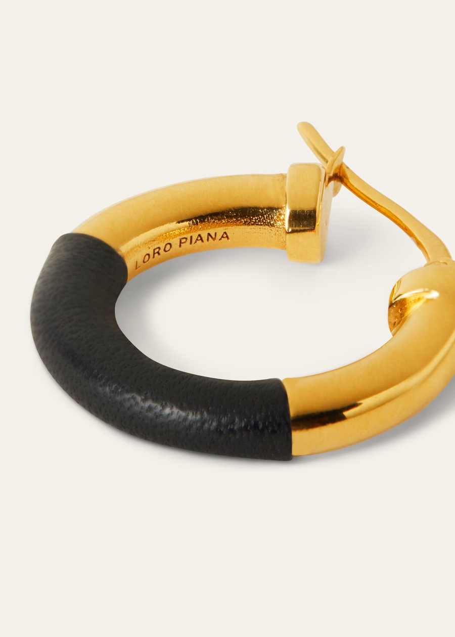 Brincos de argola dupla em latão preto/dourado com pingente de sol