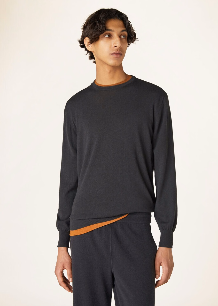 Cash Light Crewneck Caviar