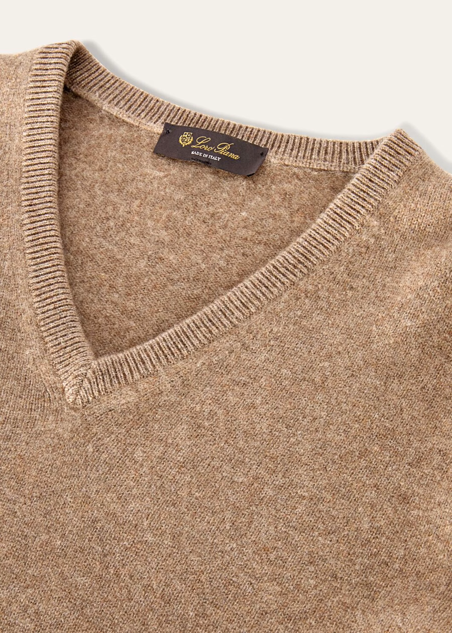 Suéter Loro Cashmere com decote em V marrom framboesa Mel
