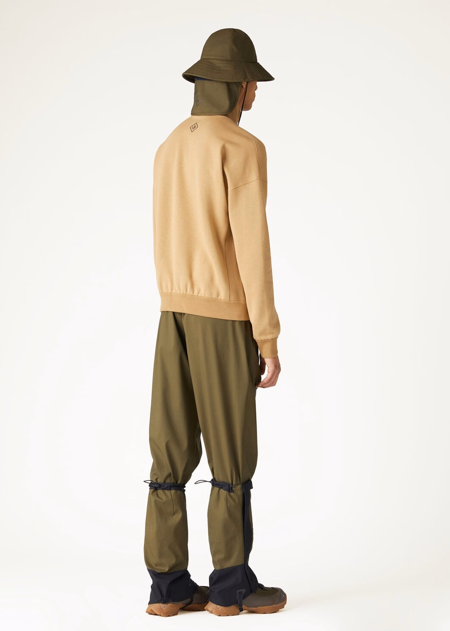 Suéter Larecchio em algodão e cashmere com detalhes em dourado.