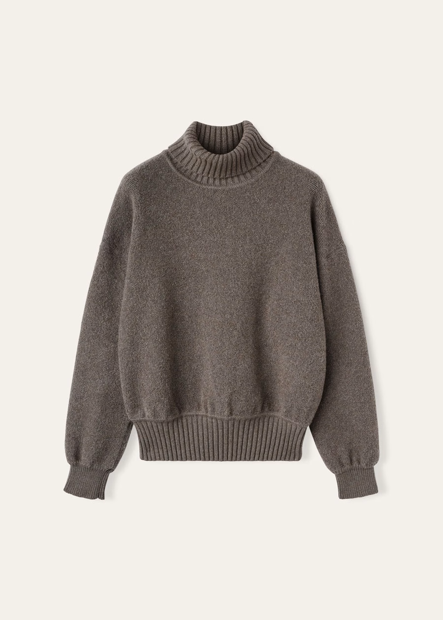 Gola alta estilo casulo em cashmere e lã virgem, cor pera mesclada.