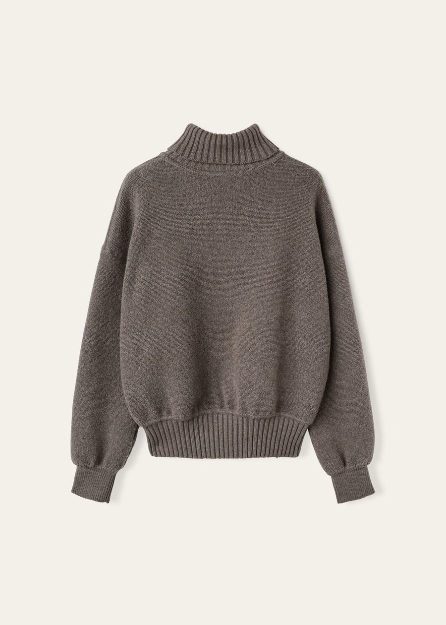 Gola alta estilo casulo em cashmere e lã virgem, cor pera mesclada.