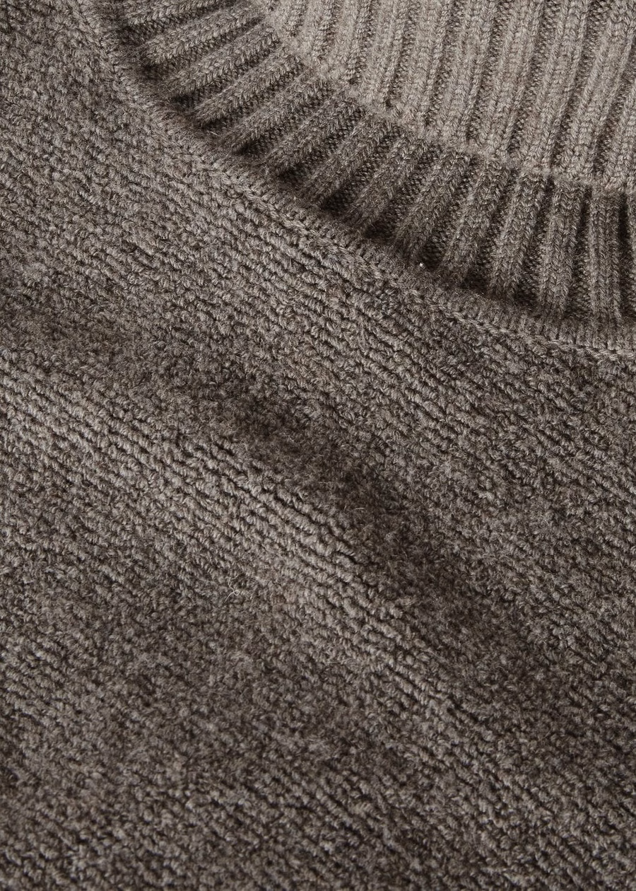 Gola alta estilo casulo em cashmere e lã virgem, cor pera mesclada.