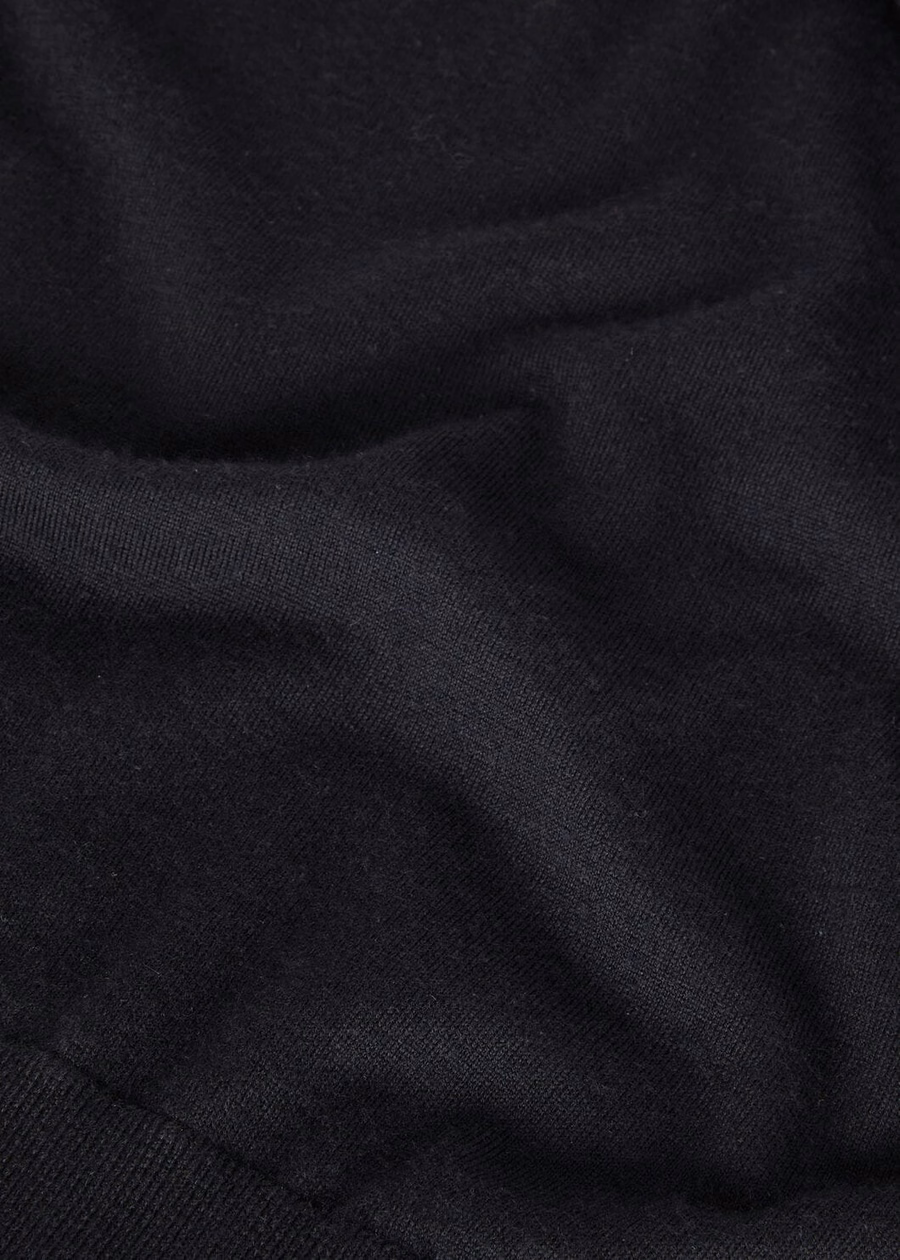 Gola redonda em cashmere preto com penas
