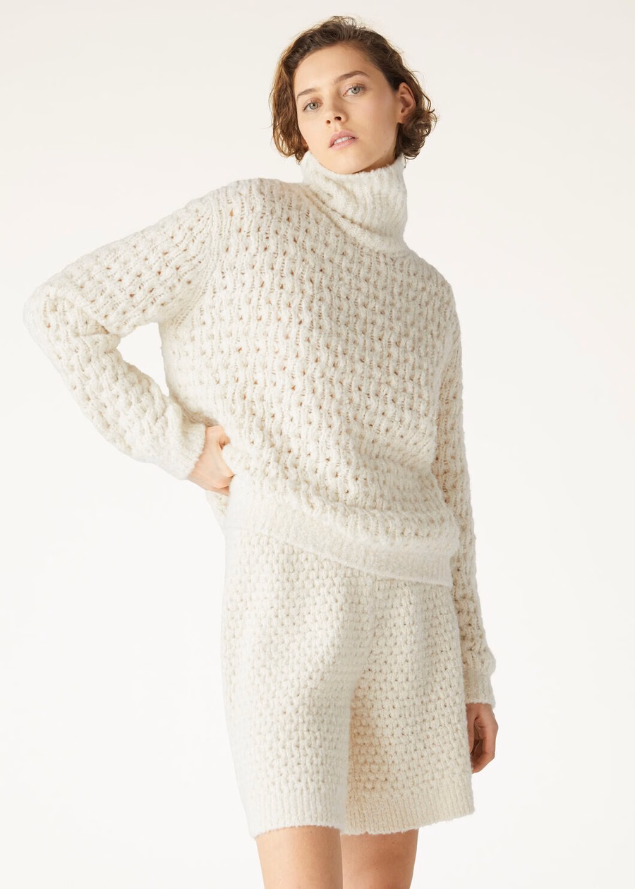 Gola alta envolvente em cashmere branco neve