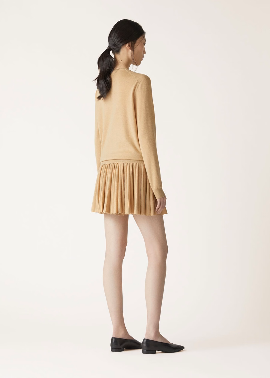 Suéter Luciole Cashmere com decote em V e detalhes em dourado.