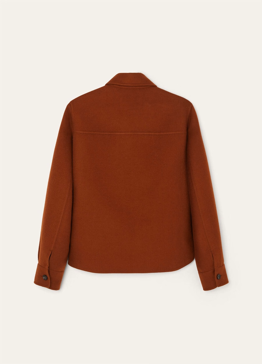 Sobretudo Yannis em cashmere e lápis sanguíneo