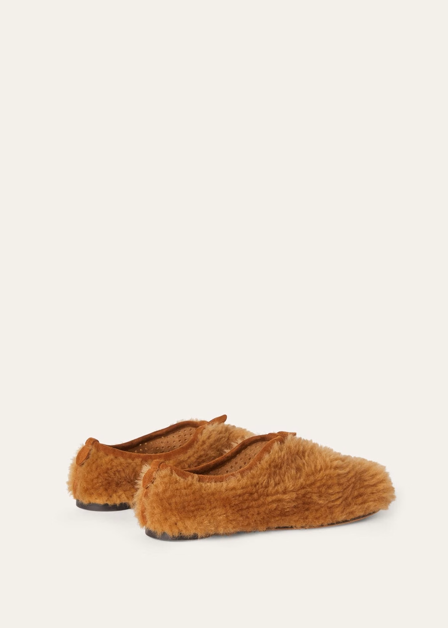Mocassim plano e macio em pele de carneiro cor gengibre mesclado com dourado