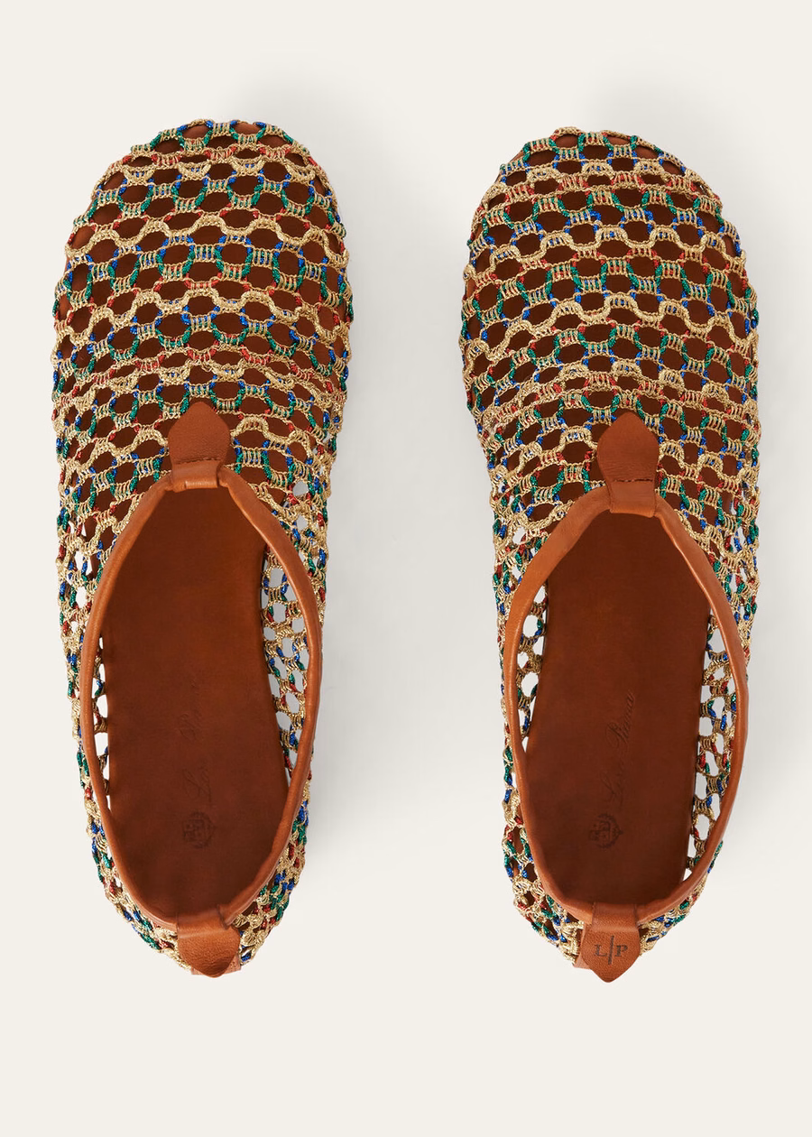 Mocassim plano e macio em microfibra, estilo resort, multicolorido.