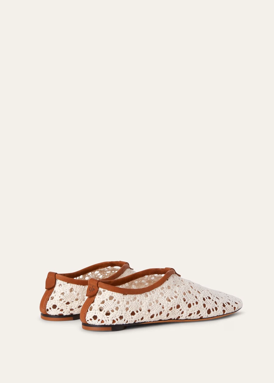 Mocassim plano e fluido em tecido técnico branco Whisper