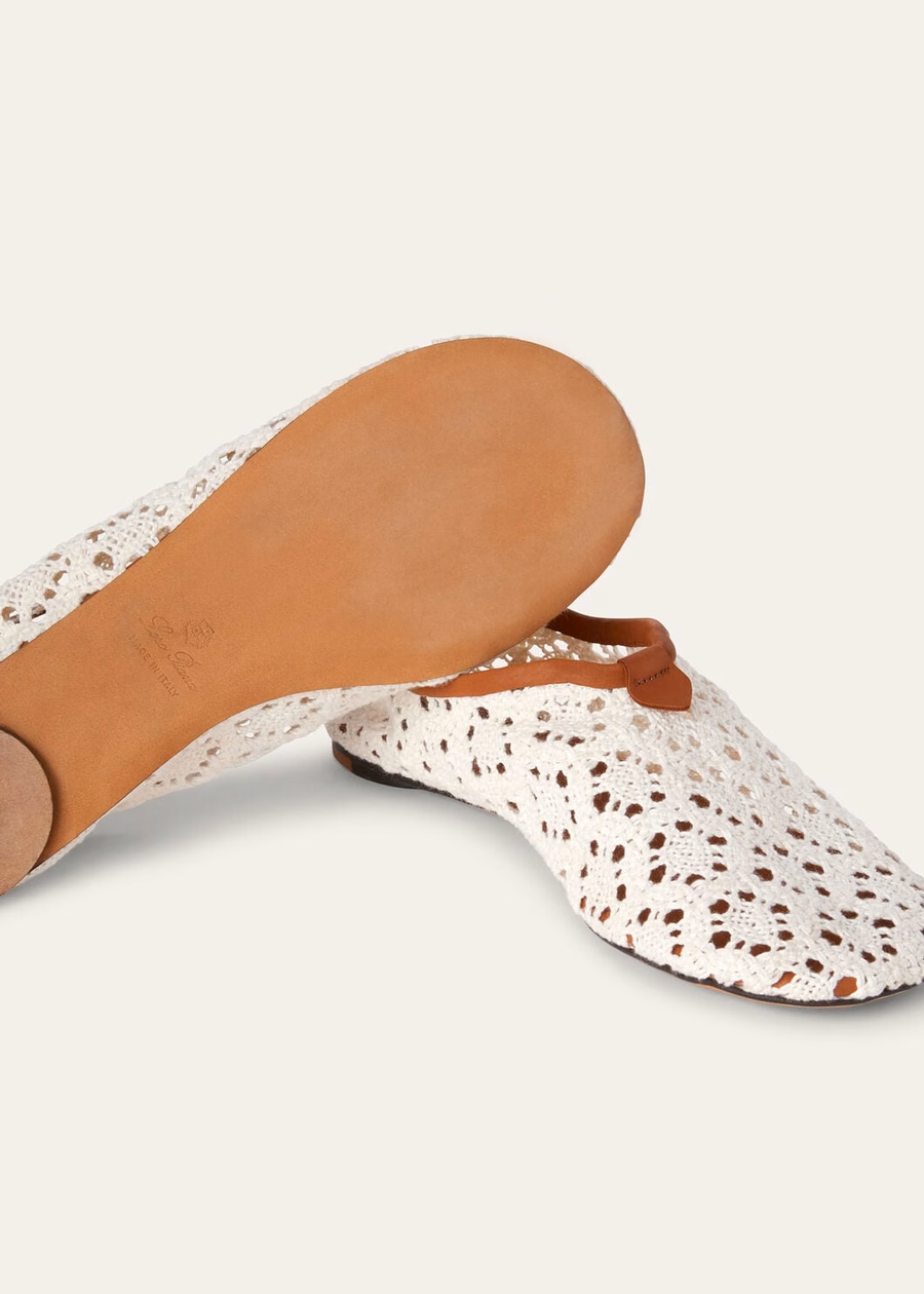 Mocassim plano e fluido em tecido técnico branco Whisper