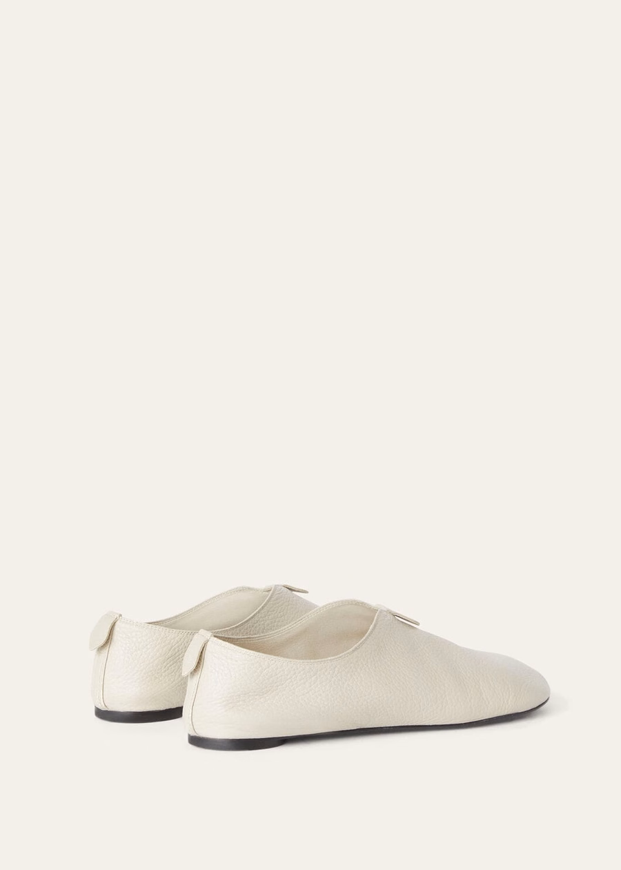 Mocassim Floating Flat em camurça cor creme e marrom