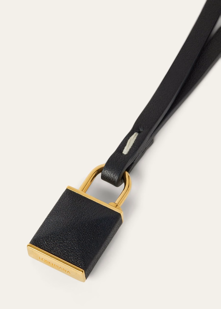 Colar com cadeado extra em couro de bezerro preto/joia dourada com sol