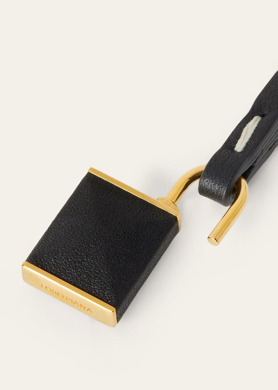 Colar com cadeado extra em couro de bezerro preto/joia dourada com sol