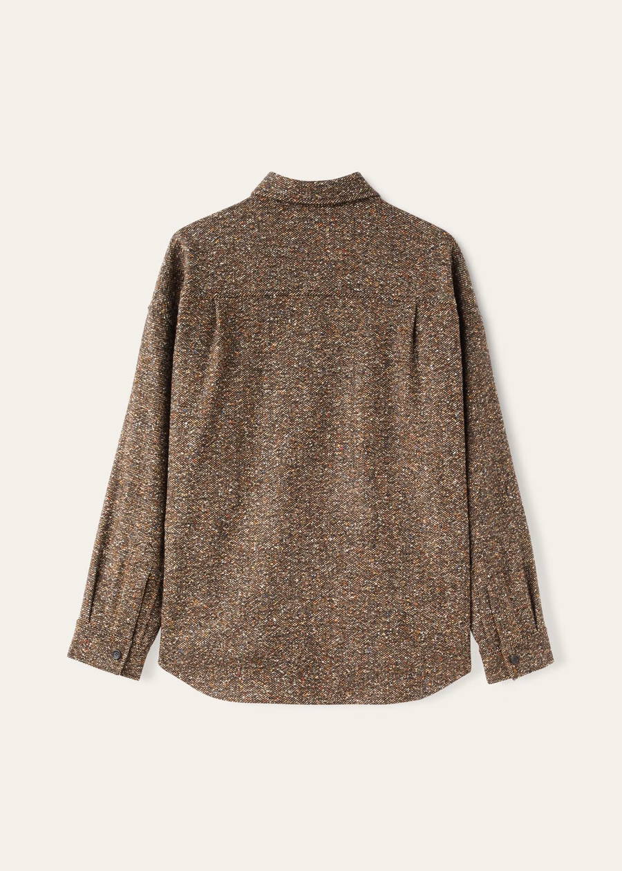 Sobretudo Jenna em seda, cashmere e lã virgem, nas cores chocolate escuro, alcaçuz e sementes de endro.