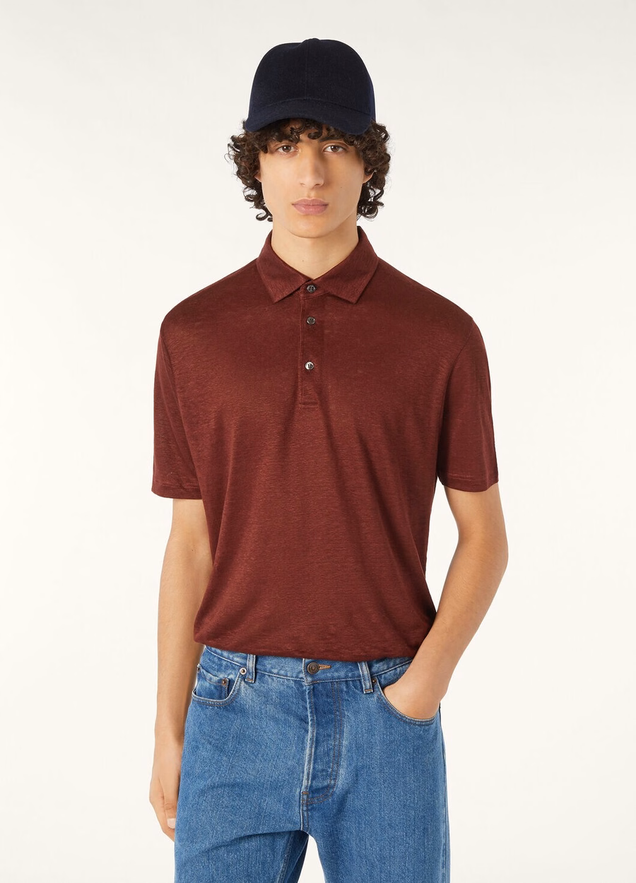 Camisa polo de linho cor vinho.