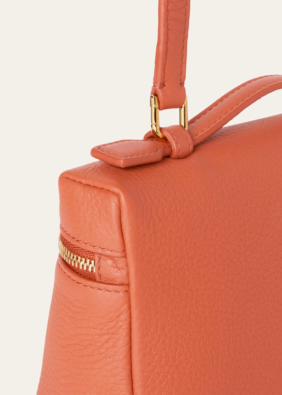 Bolso extra L19 Coral Fiction/Sun Gold em couro de bezerro granulado