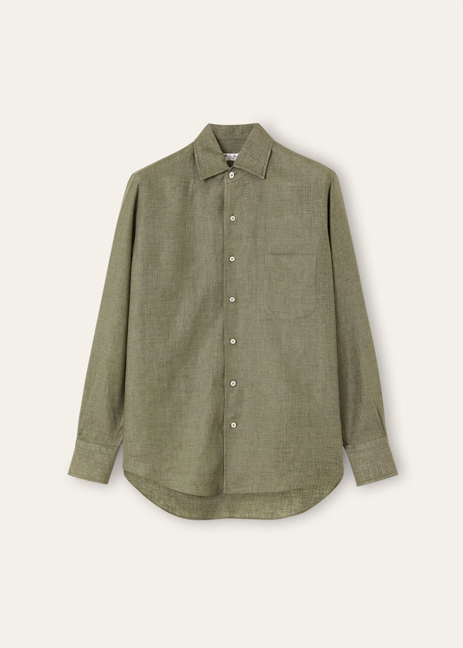 Camisa André em paisagem verde