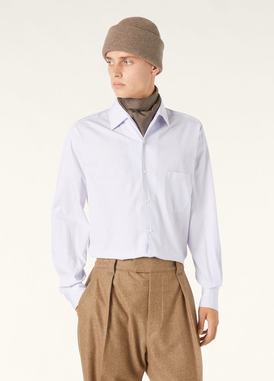 Camisa de algodão Andre, cor Duna, branca e lilás.