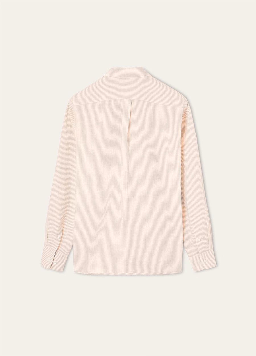 Camisa Raffaele em tom laranja pastel.
