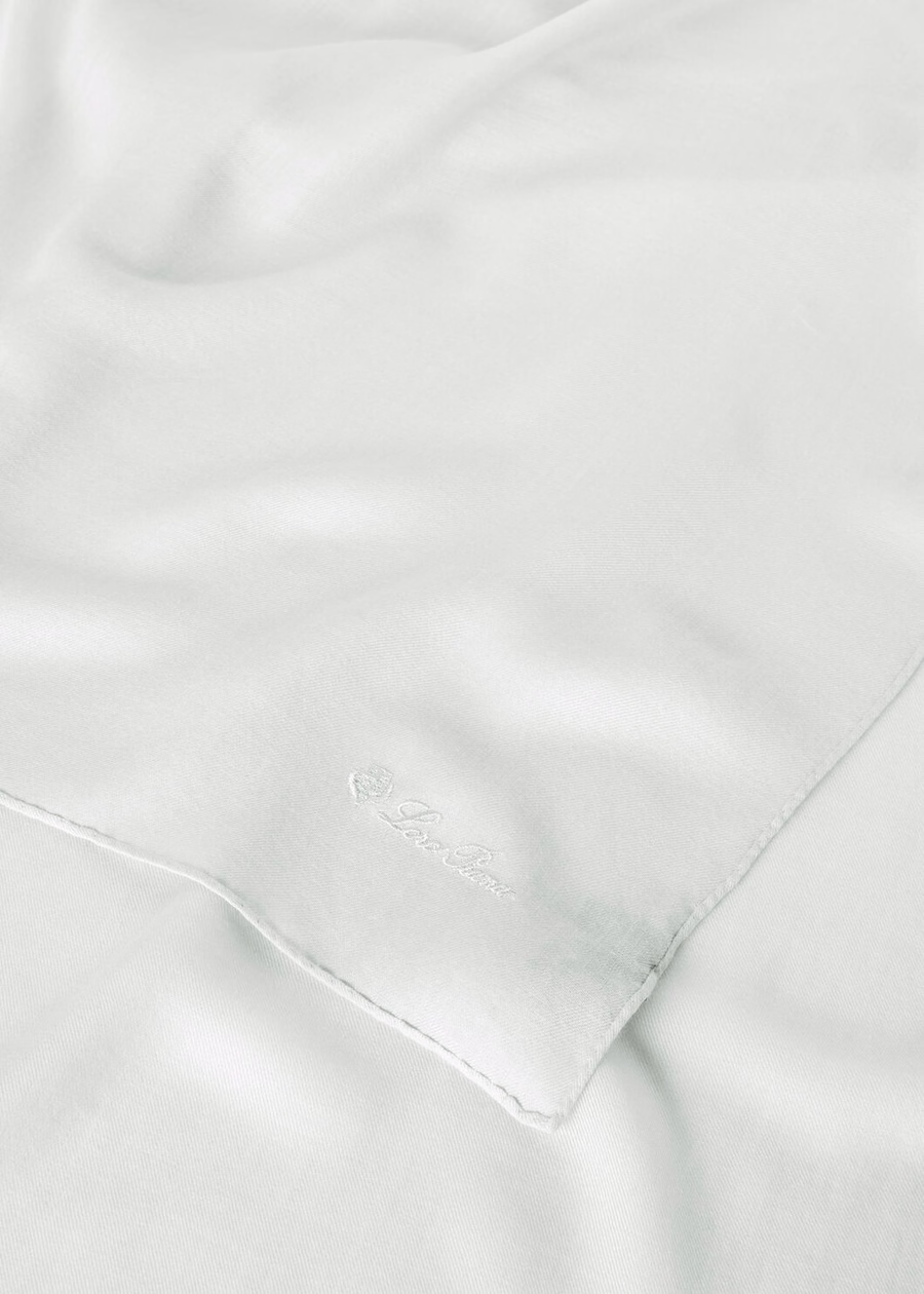Cachecol Signature Fresh Cloud em seda, lã e cashmere.