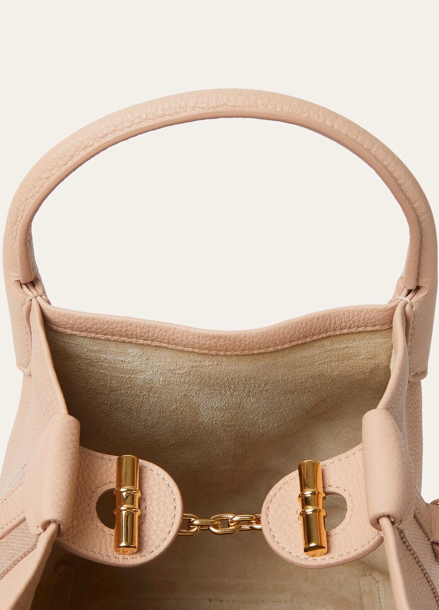 Bolsa pequena de vime em couro de bezerro granulado rosa-claro/dourado-sol