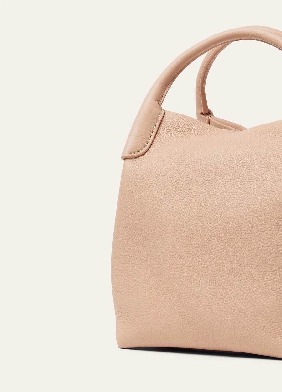 Bolsa pequena de vime em couro de bezerro granulado rosa-claro/dourado-sol