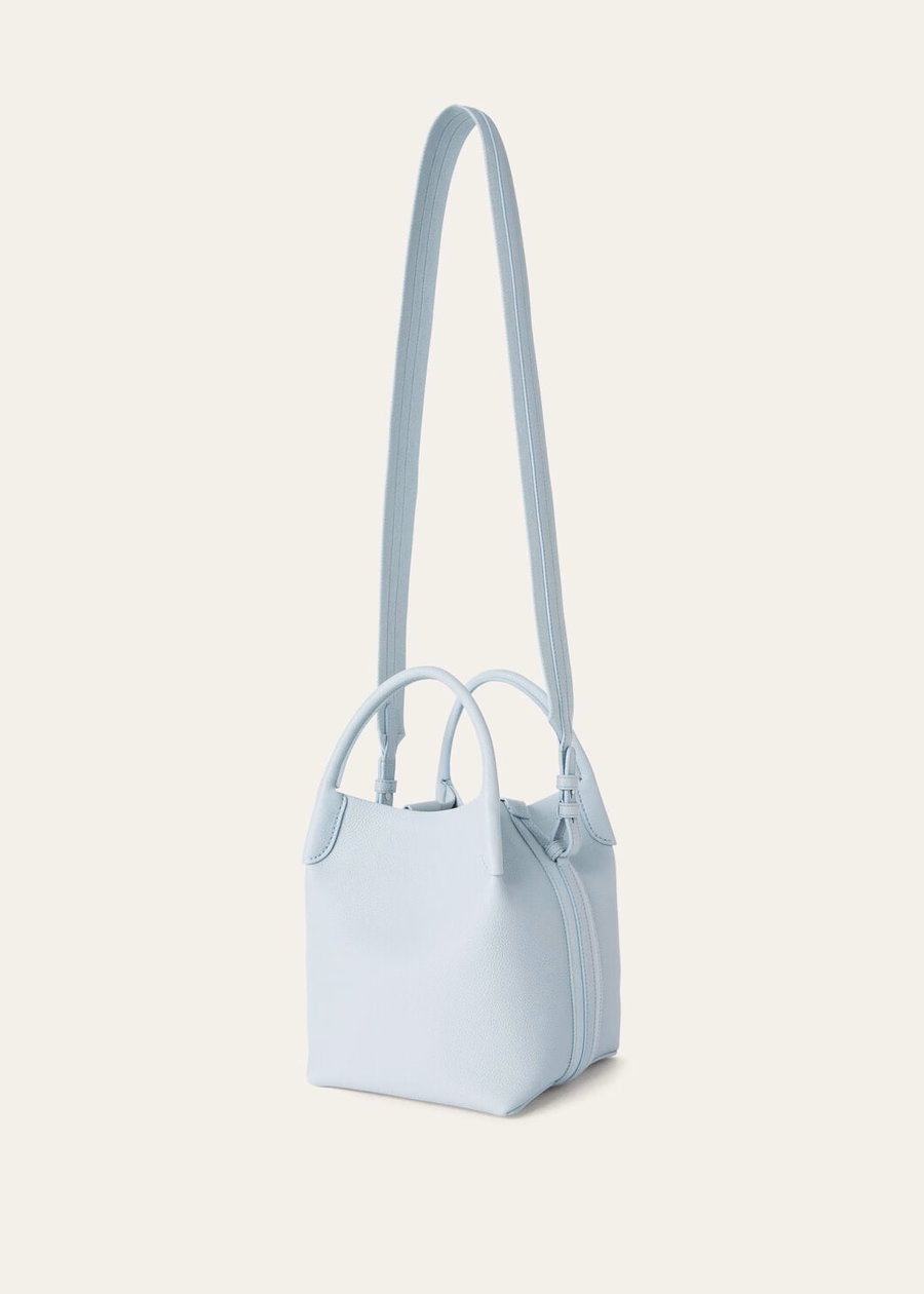 Bolsa pequena de vime em couro de bezerro granulado azul claro Belle