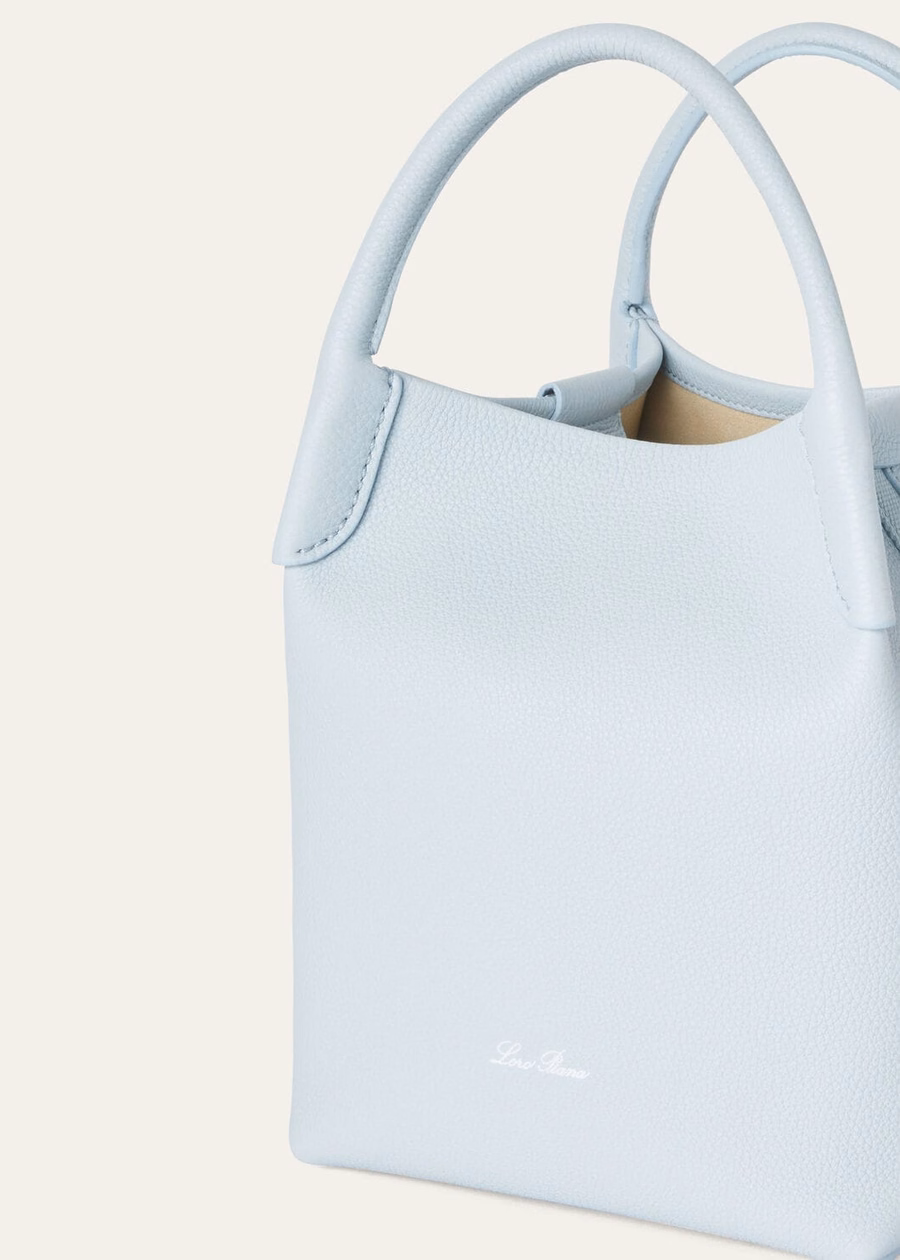 Bolsa pequena de vime em couro de bezerro granulado azul claro Belle