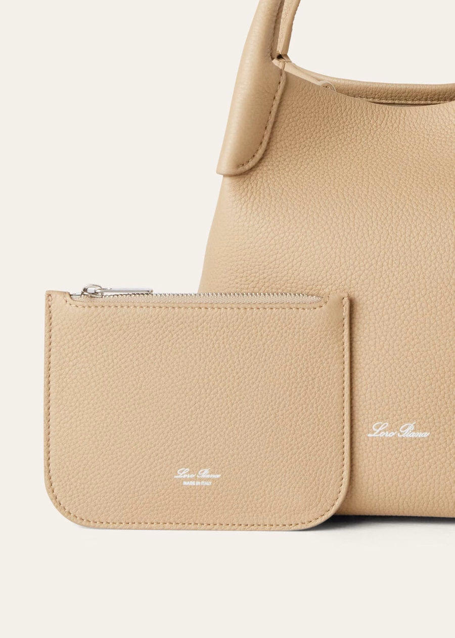 Bolsa pequena para fardos em couro de bezerro granulado, cor MASTIC CLARO/PRATA ANTIGA