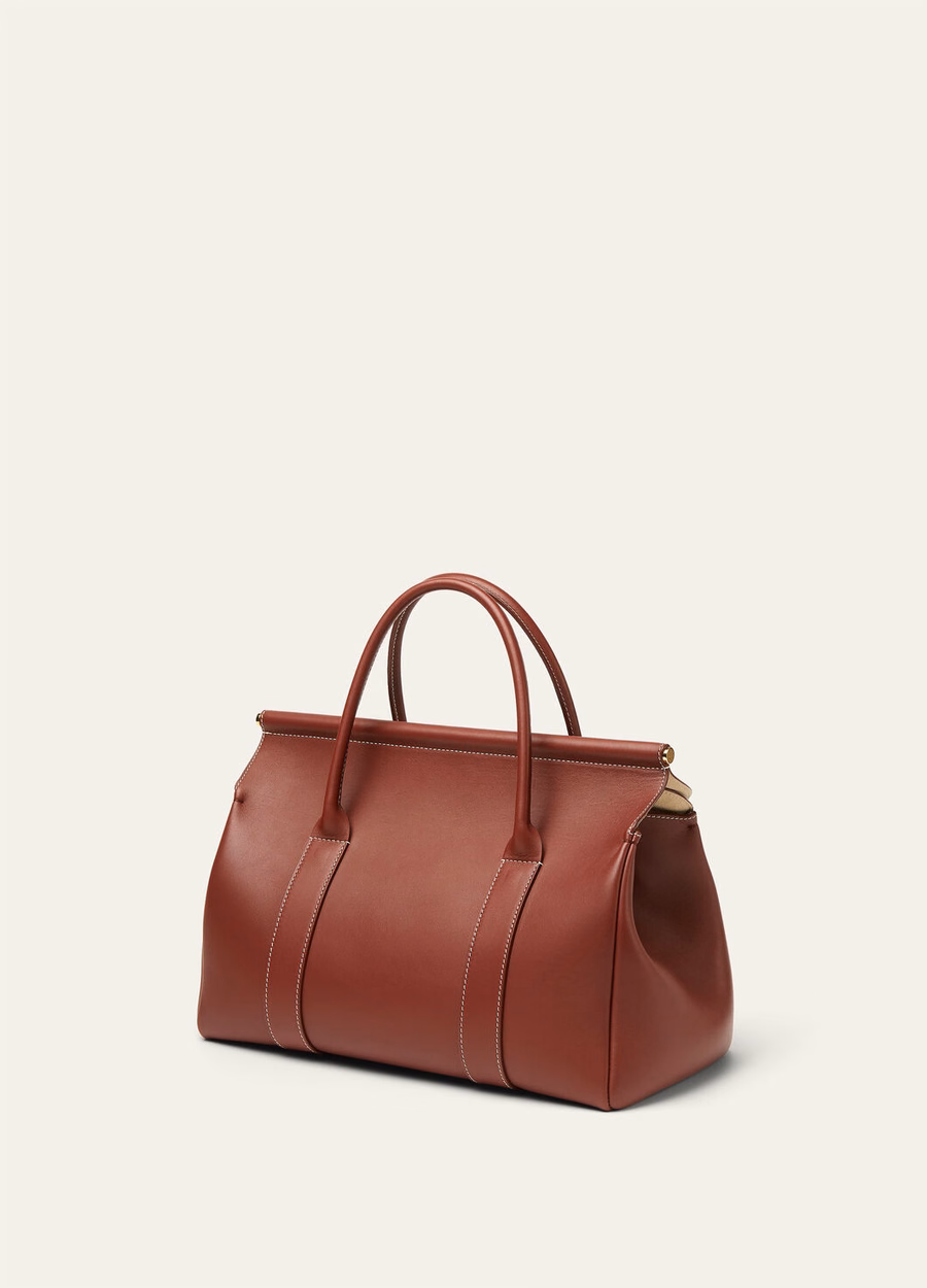 Bolsa Loom L32 em couro de bezerro liso, cor caramelo defumado/dourado.