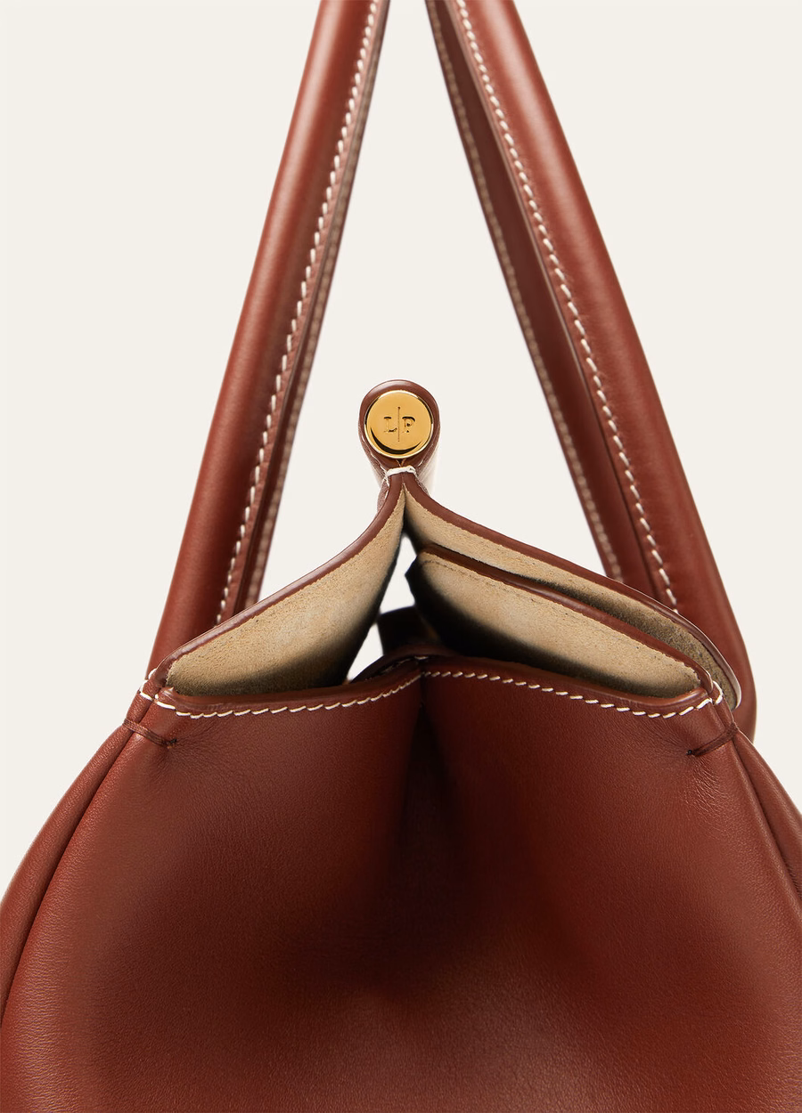 Bolsa Loom L32 em couro de bezerro liso, cor caramelo defumado/dourado.