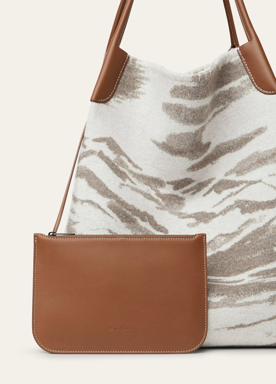 Bolsa Hobo Extra Grande em Lã Virgem Cashmere, Cinza Nebuloso/Pedra Invernal/Turquesa/Dourado